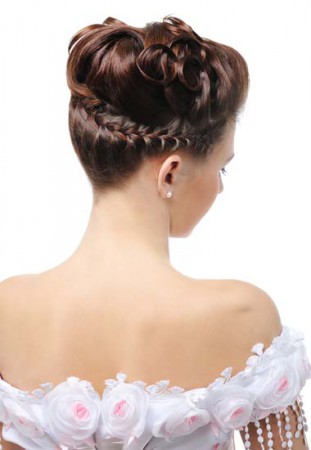 27. Účes s dômyselným drdolom